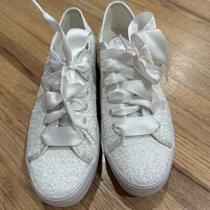 Sparkly white keds